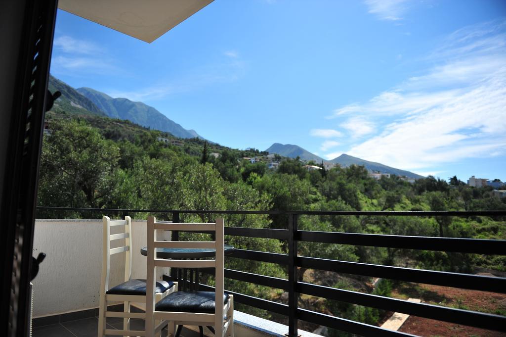 Hotel Natali Dhermi Bilik gambar